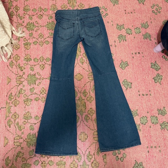 Free People Blue Flare Pull On Jeans Size 25 - Picture 5 of 5